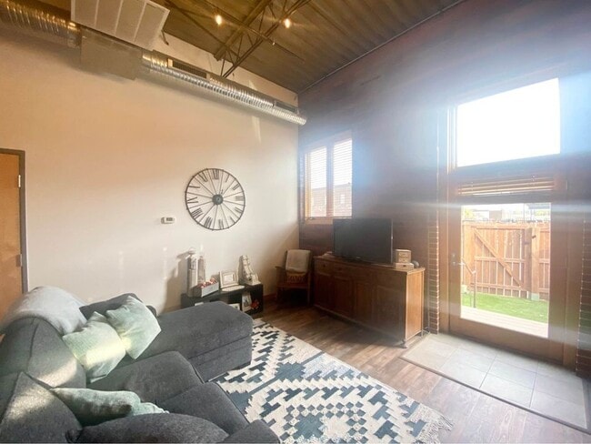 Photo - 301 E Court Ave