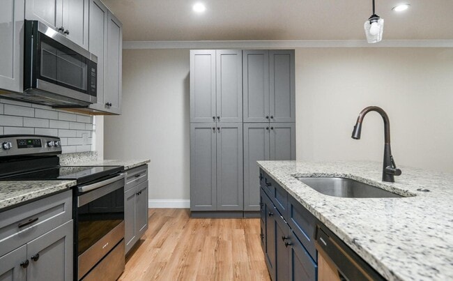 Photo - 1743 Arbor Hls Dr SE
