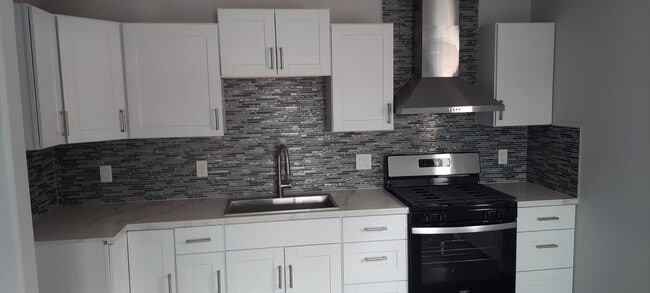 Photo - 3128 E 20th St