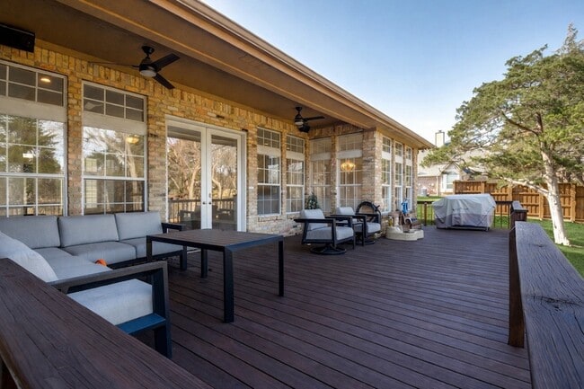 Photo - 529 Chippendale Dr