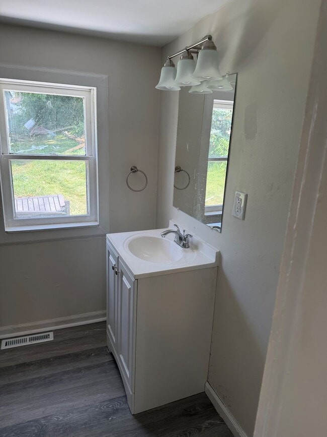 Photo - 1791 Edwards Ave