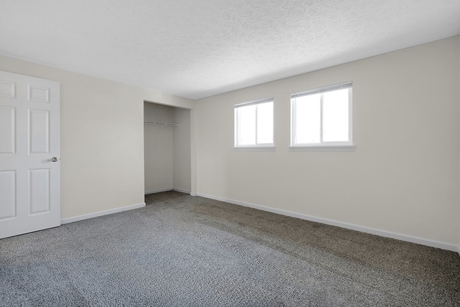 Photo - Colonial Village Apartments