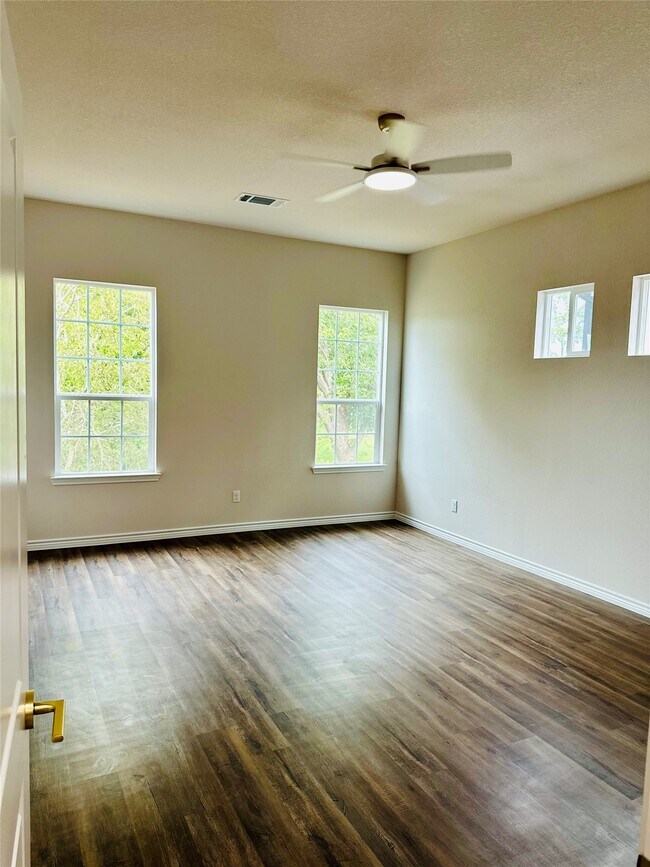 203 3rd St