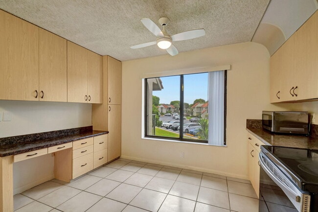 Photo - 5519 Fairway Park Dr Unit 202