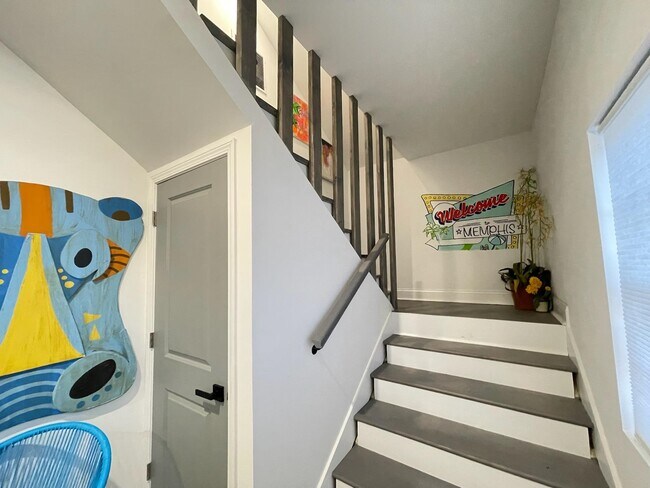 Photo - 2462 Hale Ave