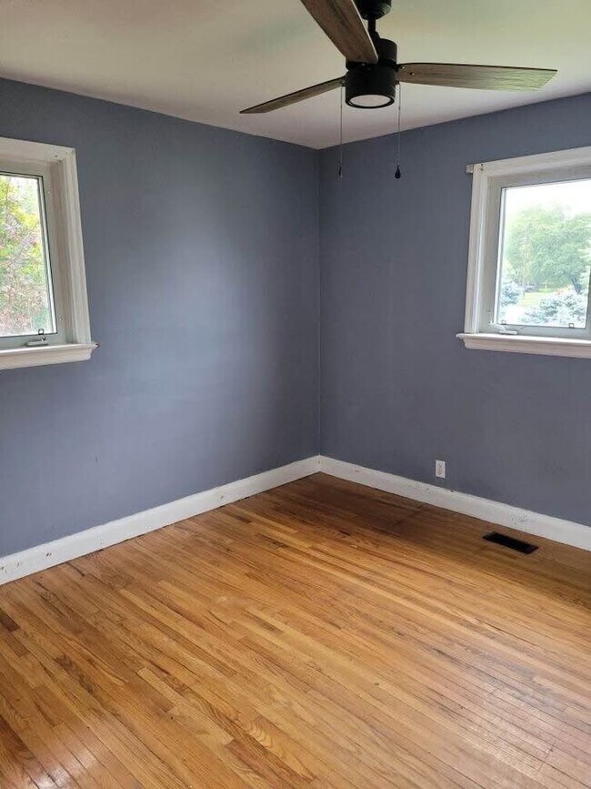 Photo - 31 Tunis Ave