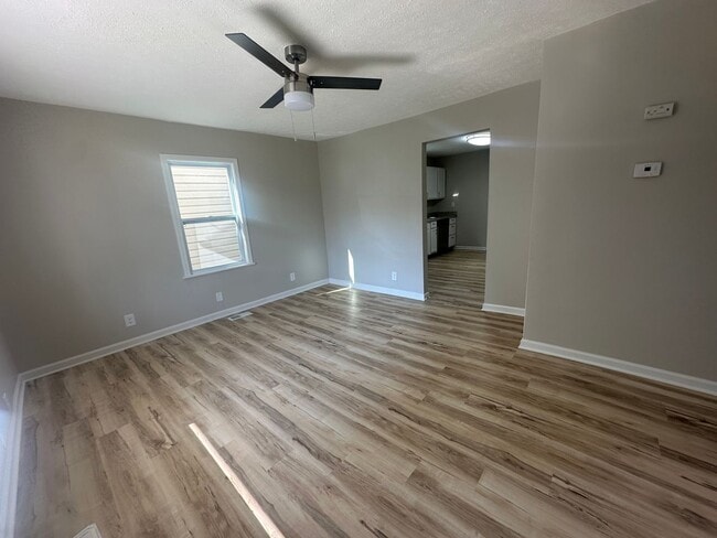 Photo - CHARMING, 1 BEDROOM LOWER LEVEL DUPLEX AVAILABLE NOW!