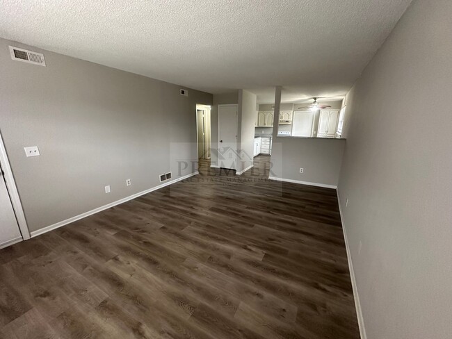 Photo - 302 W Montgomery St Unidad 302-4