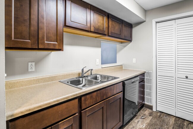 Kitchen - Villas at Arboretum