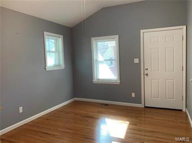 Photo - Nice two bedroom one bathroom, large front...