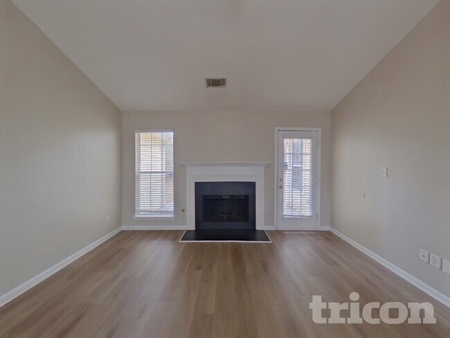 Photo - 708 Percevil Point