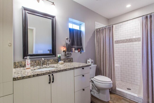 Photo - 737 Cherokee Ave SE Unidad Carriage House