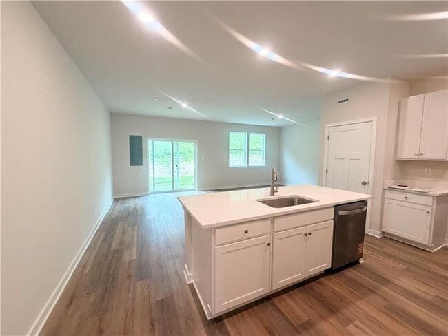 Photo - 143 Scotland Ln