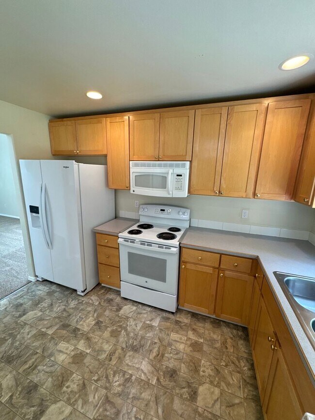 Photo - Available Now – Spacious 3 Bedroom, 2.5 Bath Home in a Prime Corvallis Location