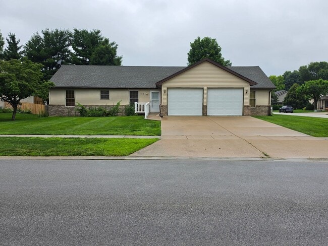 Building Photo - 1125 Latigo Dr