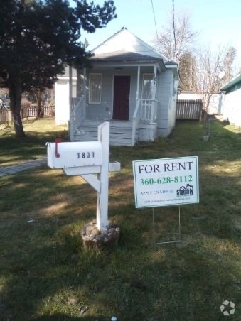Building Photo - 1831 Summit Dr Rental