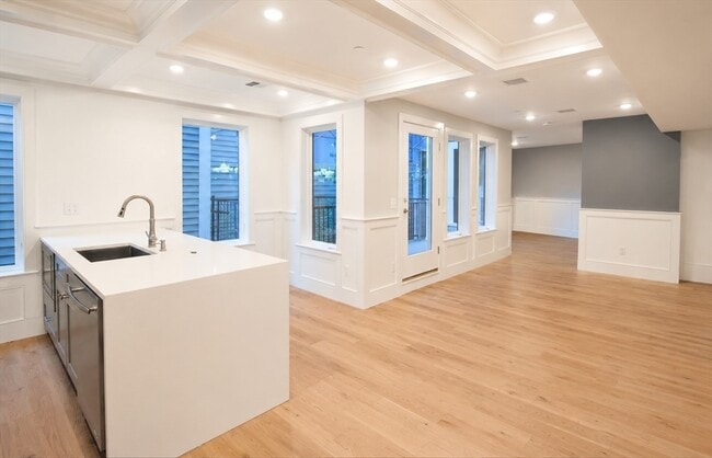 Building Photo - 265 Washington St Unit 1