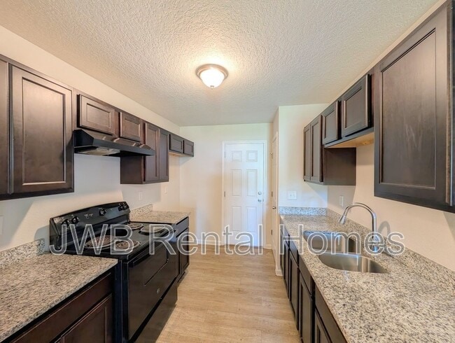 Photo - 2977 Fitzgerald St
