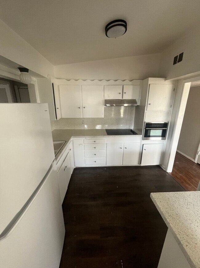 Photo - 267 E 54th St N
