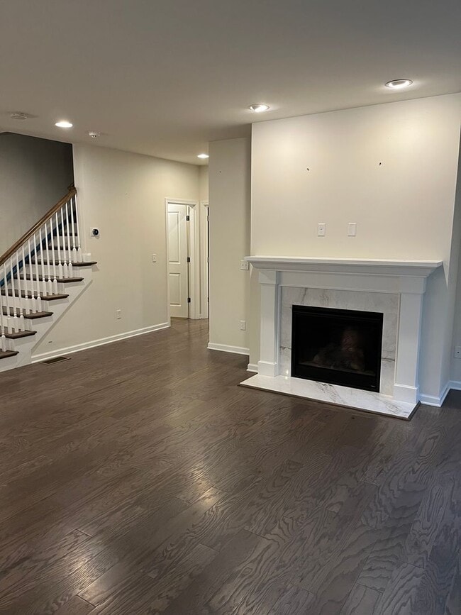 Photo - Large Executive 5 Br 3.5 Bath Home in Weym...