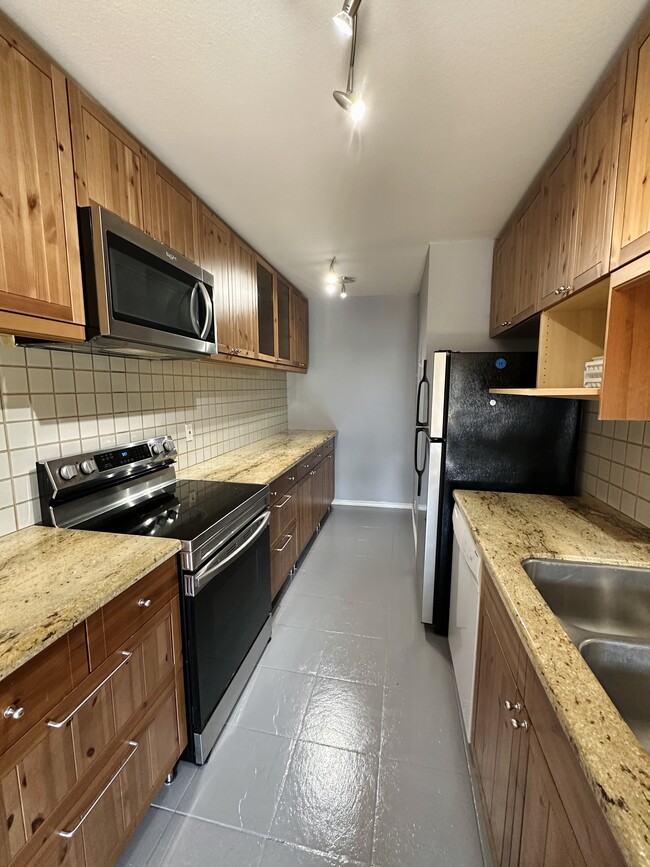 Photo - 700 Westmount Dr Unidad 202