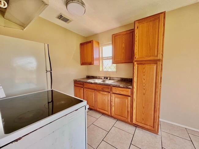 Photo - 3021 Sycamore Ave Unit 10