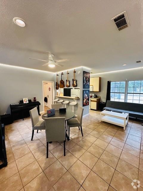 Building Photo - 706 W 24th St Unit 201 Rental