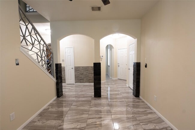 Photo - 6442 Wilshire Lakes