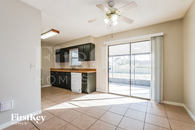 Photo - 3208 Buckland St