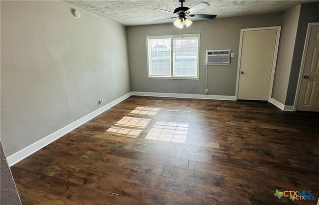 Photo - 2311.5 N Louis St