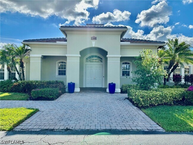 1425 Mariposa Cir Unit 202