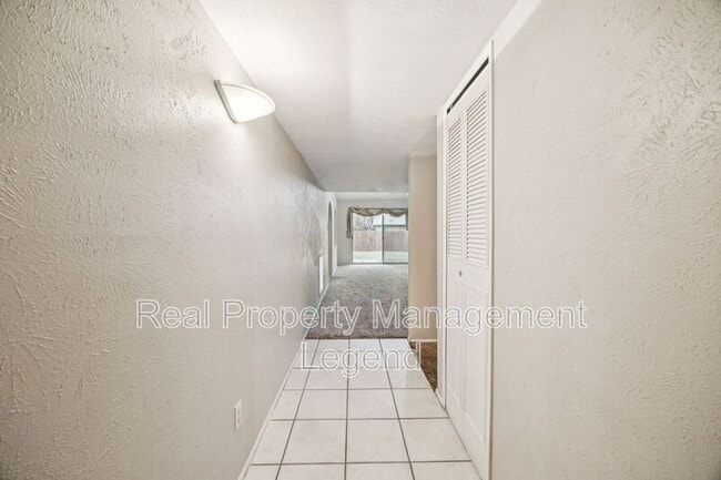 Photo - 317 E Grenoble Dr