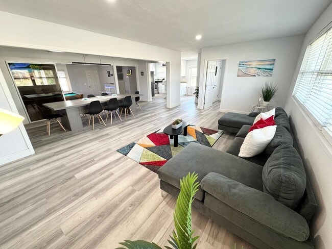 Photo - 2326 S Peninsula Dr