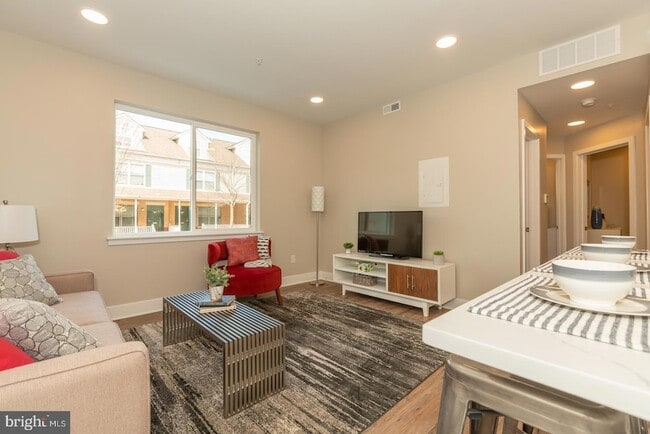 Photo - 2220-28 Master St Unit 1