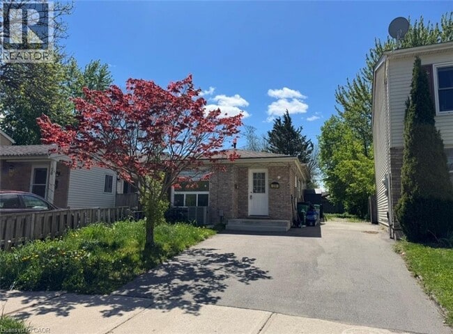 Photo - 28 Timberlane Crescent