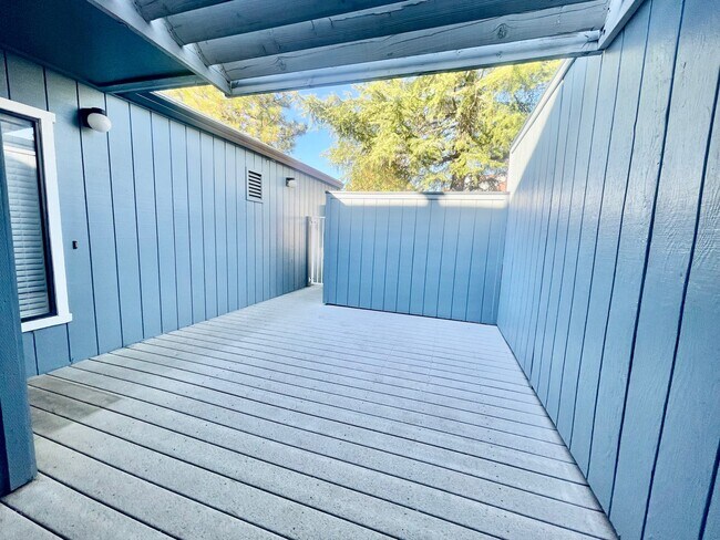 Photo - 204 Rockwood Dr