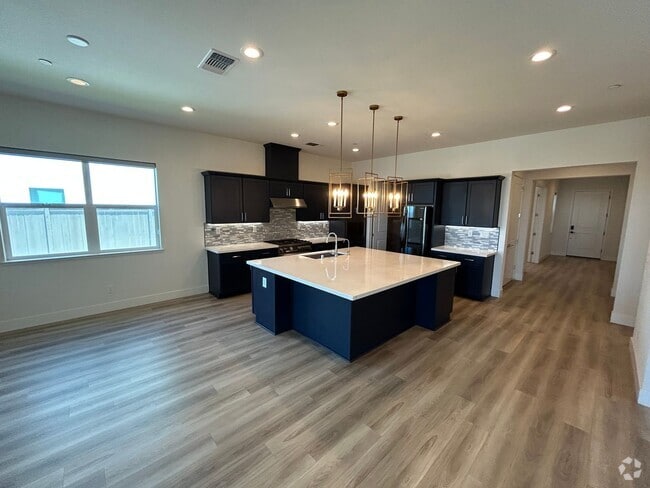 Building Photo - Spacious 4 Bed 2.5 Bath Home in Ellis with...