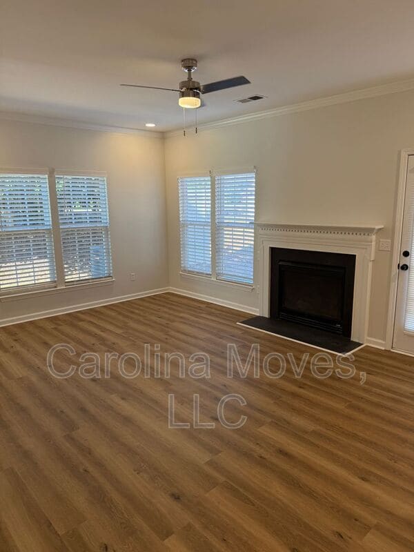 Photo - 230 Spring Crossing Cir