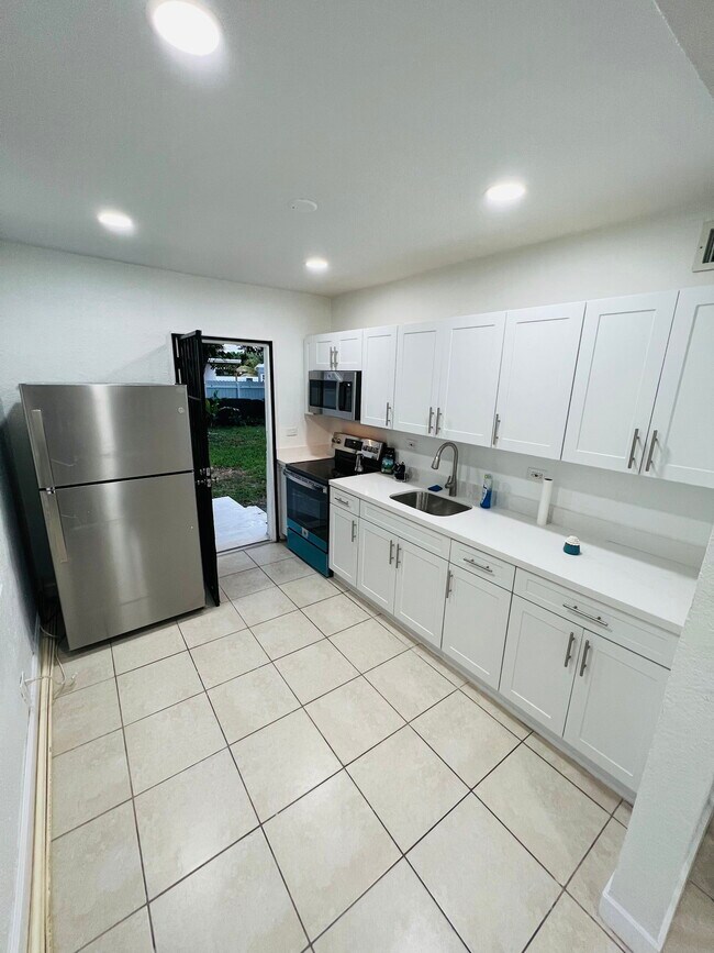 2335 W Bunche Park Dr