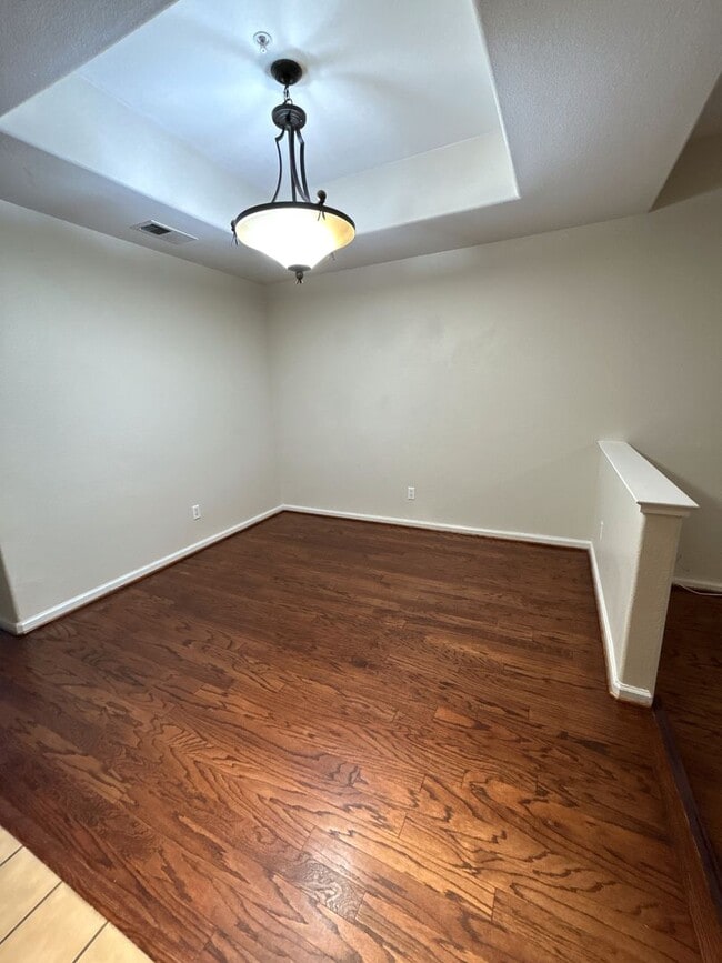 Photo - 470 Whitechapel Ave