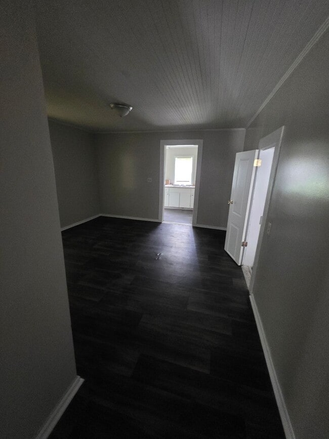 Building Photo - 2 bedroom, 1 bathroom home located in Darl...