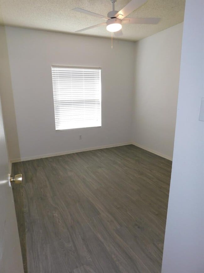 Building Photo - 12166 Metric Blvd Unit 384