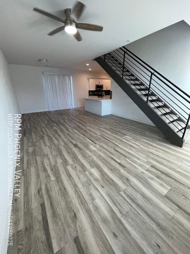 Like New 3/2.5 Townhome, Private Backyard For Rent in Phoenix, AZ