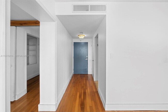 Building Photo - 3301 NE 5th Ave Unit 703