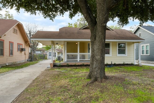 Photo - 1932 W Huisache Ave