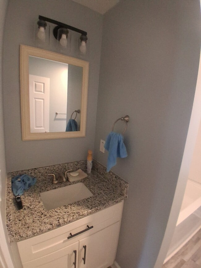 Photo - 104 Bay Colony Ct
