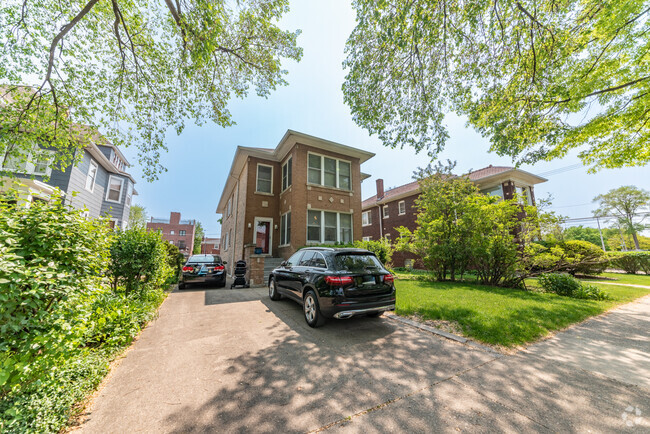 Building Photo - 426 S Elmwood Ave Unit 1 Rental