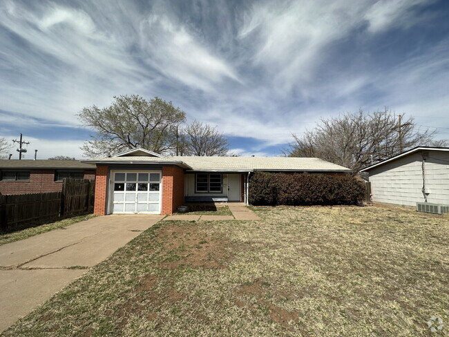 Building Photo - Nice House Close to Shopping & Entertainment