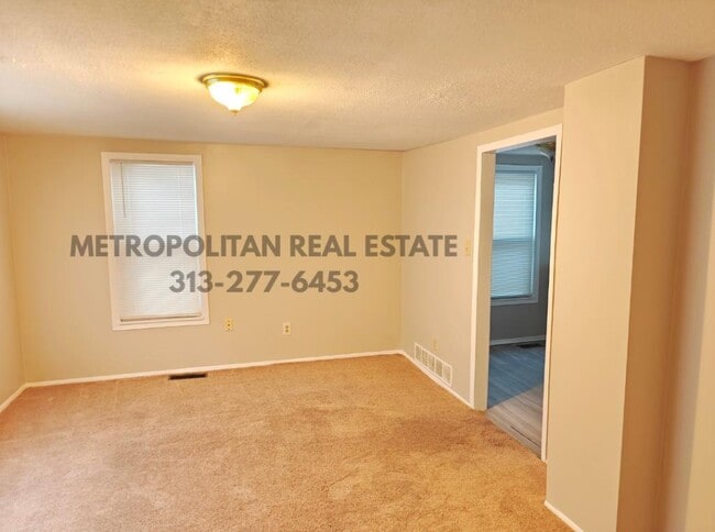 Photo - 34639 Brush St