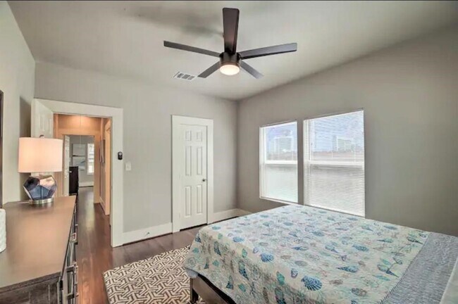 Photo - 5224 Leeland St